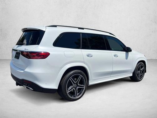 MANUFAKTUR Signature Moonlight White Magno 2026 Mercedes-Benz GLS 450 4MATIC