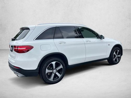 Polar White 2016 Mercedes-Benz GLC 300 4MATIC