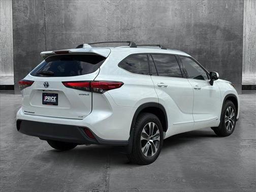 2022 Toyota Highlander Hybrid XLE