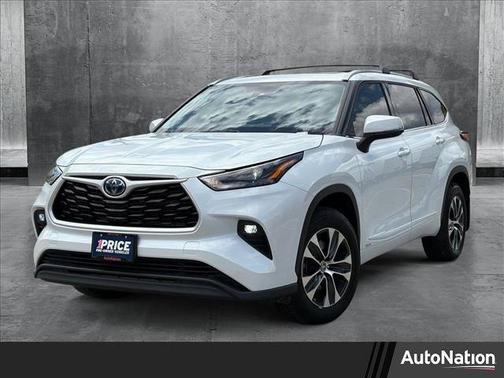 2022 Toyota Highlander Hybrid XLE