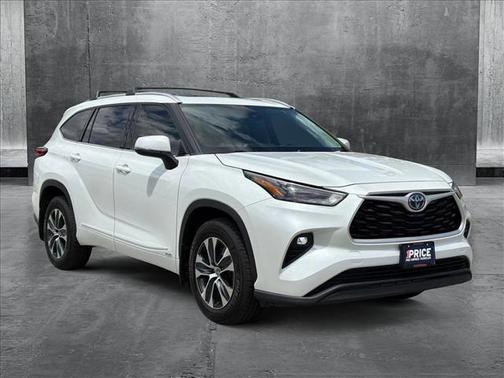 2022 Toyota Highlander Hybrid XLE
