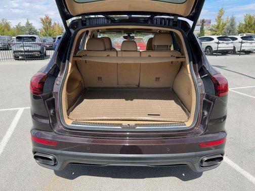 2017 Porsche Cayenne Platinum Edition