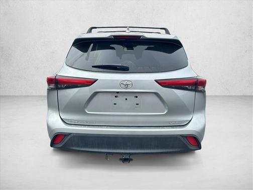 Celestial Silver Metallic 2021 Toyota Highlander LE
