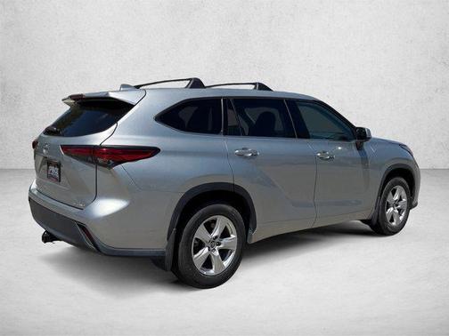 Celestial Silver Metallic 2021 Toyota Highlander LE
