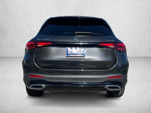Graphite Grey Metallic 2026 Mercedes-Benz GLC 300 4MATIC