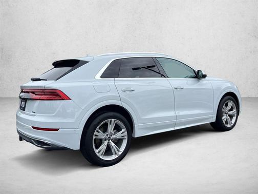 Glacier White Metallic 2023 Audi Q8 55 Premium