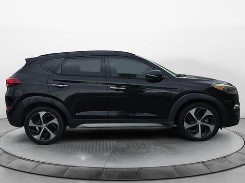 Black Noir Pearl 2017 Hyundai TUCSON Limited