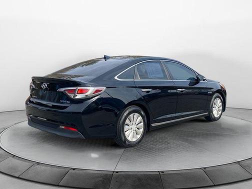 2017 Hyundai SONATA Hybrid SE