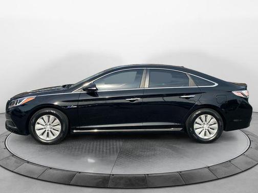 2017 Hyundai SONATA Hybrid SE