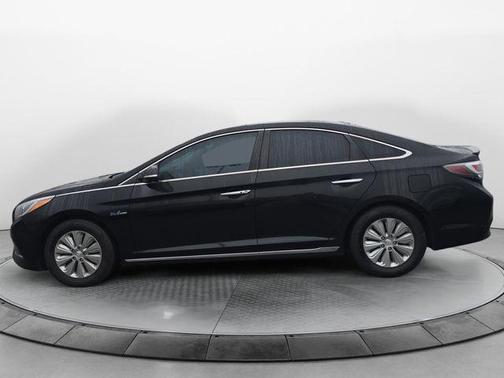 2017 Hyundai SONATA Hybrid SE