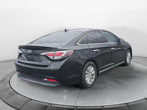 2017 Hyundai SONATA Hybrid SE