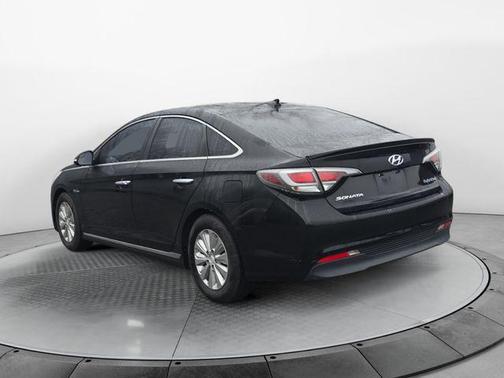 2017 Hyundai SONATA Hybrid SE
