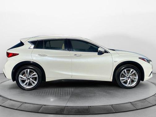 2019 INFINITI QX30 LUXE