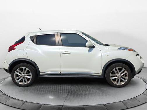 White Pearl 2014 Nissan Juke SL