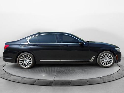 Black Sapphire Metallic 2017 BMW 740 740i