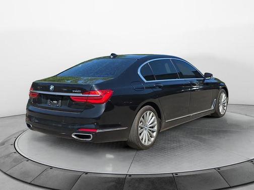Black Sapphire Metallic 2017 BMW 740 740i