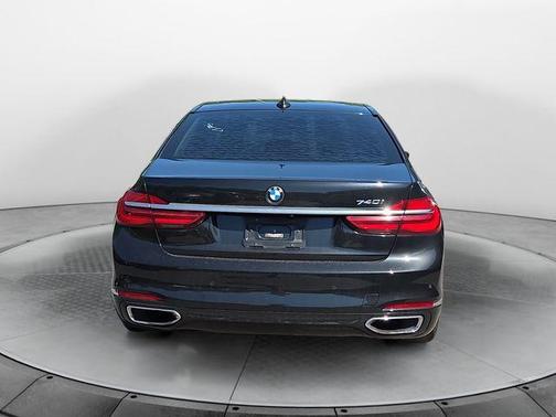 Black Sapphire Metallic 2017 BMW 740 740i