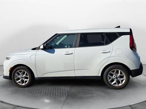 Snow White Pearl 2022 Kia Soul LX