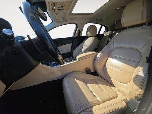 2017 Jaguar XE 35t Prestige