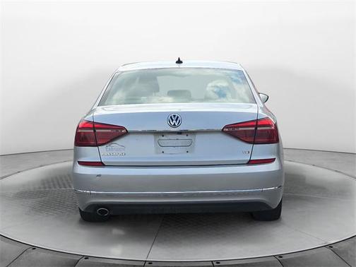 2017 Volkswagen Passat 1.8T SE