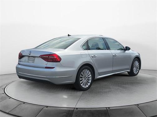 2017 Volkswagen Passat 1.8T SE