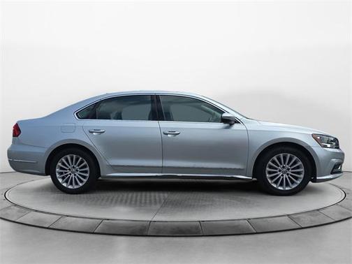 2017 Volkswagen Passat 1.8T SE