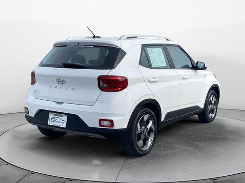 2024 Hyundai VENUE SEL