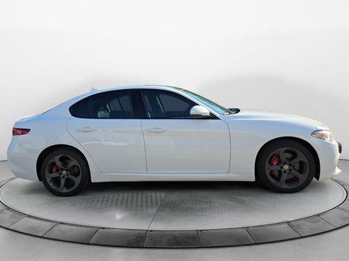 Alfa White 2017 Alfa Romeo Giulia Base