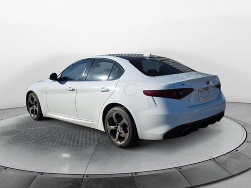 Alfa White 2017 Alfa Romeo Giulia Base