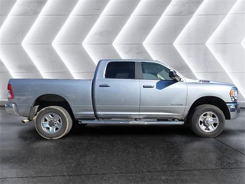 2019 RAM 2500 Big Horn Crew Cab 4x4 6'4' Box