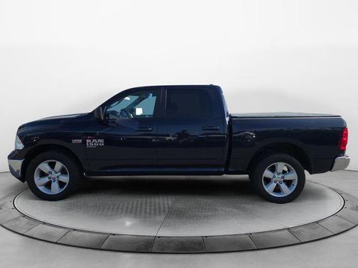 True Blue Pearlcoat 2019 RAM 1500 SLT