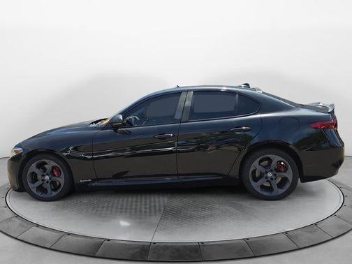 Alfa Black 2017 Alfa Romeo Giulia Base