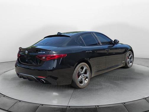 Alfa Black 2017 Alfa Romeo Giulia Base