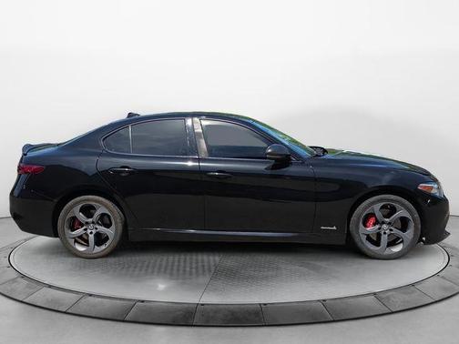 Alfa Black 2017 Alfa Romeo Giulia Base