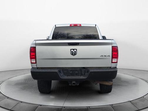 2017 RAM 3500 Tradesman Crew Cab 4x4 6'4' Box