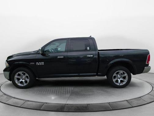 Brilliant Black Crystal Pearlcoat 2016 RAM 1500 Laramie