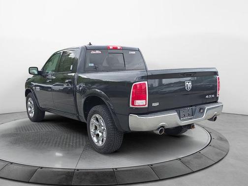Brilliant Black Crystal Pearlcoat 2016 RAM 1500 Laramie