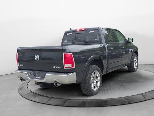 Brilliant Black Crystal Pearlcoat 2016 RAM 1500 Laramie