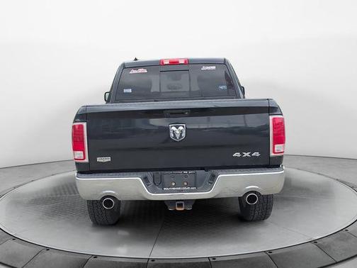 Brilliant Black Crystal Pearlcoat 2016 RAM 1500 Laramie