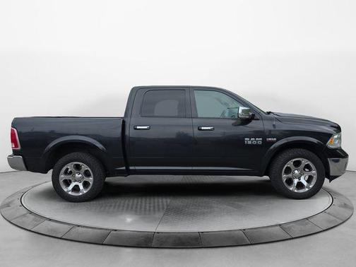 Brilliant Black Crystal Pearlcoat 2016 RAM 1500 Laramie