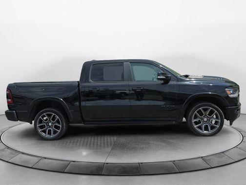 Diamond Black Crystal Pearlcoat 2019 RAM 1500 Laramie