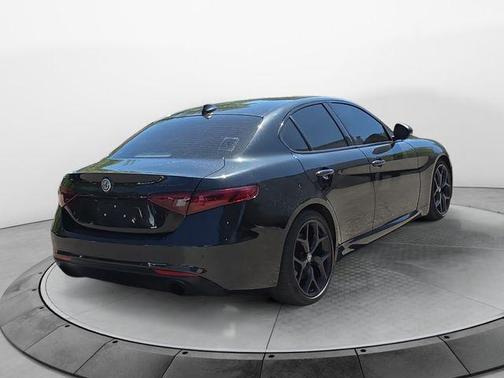 Vulcano Black Metallic 2019 Alfa Romeo Giulia Base