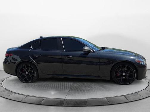 Vulcano Black Metallic 2019 Alfa Romeo Giulia Base