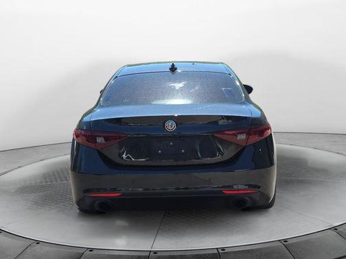 Vulcano Black Metallic 2019 Alfa Romeo Giulia Base