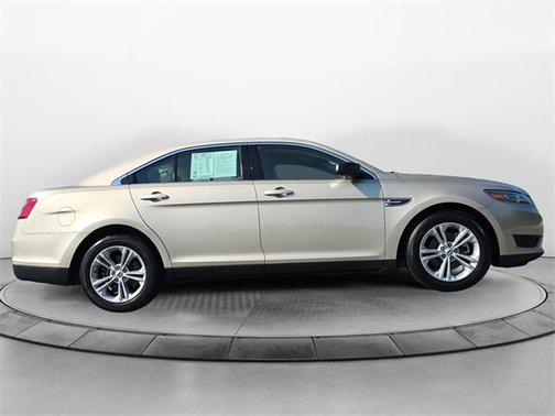 2017 Ford Taurus SE