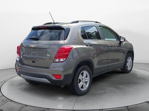 Stone Gray Metallic 2022 Chevrolet Trax LT