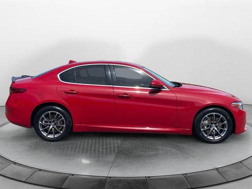 Alfa Rosso 2019 Alfa Romeo Giulia Base