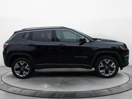 Diamond Black Crystal Pearlcoat 2017 Jeep New Compass Limited