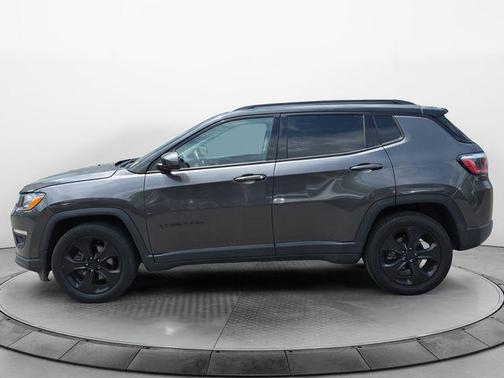 Diamond Black Crystal Pearlcoat 2018 Jeep Compass Latitude