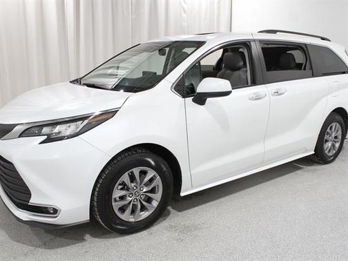 2023 Toyota Sienna XLE